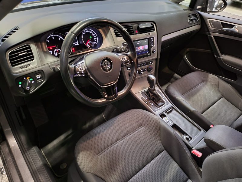VOLKSWAGEN GOLF VII 1.6 TDI 110CV DSG 7 CONFORTLINE / CARPLAY / REGULATEUR ADAPTATIF / PARK PILOT AV
