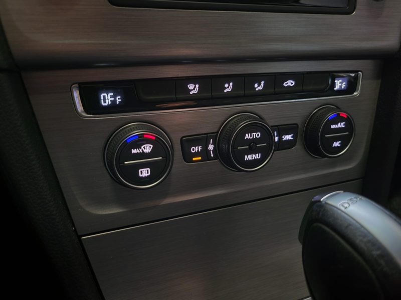 VOLKSWAGEN GOLF VII 1.6 TDI 110CV DSG 7 CONFORTLINE / CARPLAY / REGULATEUR ADAPTATIF / PARK PILOT AV