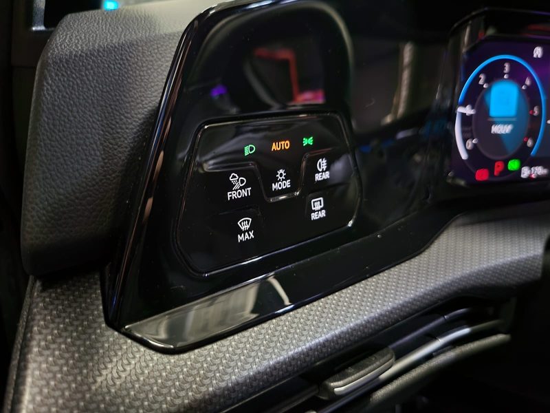 VOLKSWAGEN GOLF VIII 2.0 TDI 150cv DSG R LINE  VIRTUAL COCKPIT / PACK LUMIERE D'AMBIANCE / REGULATEU