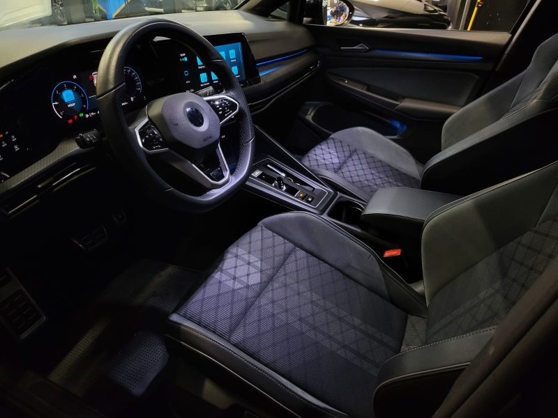 VOLKSWAGEN GOLF VIII 2.0 TDI 150cv DSG R LINE  VIRTUAL COCKPIT / PACK LUMIERE D'AMBIANCE / REGULATEU