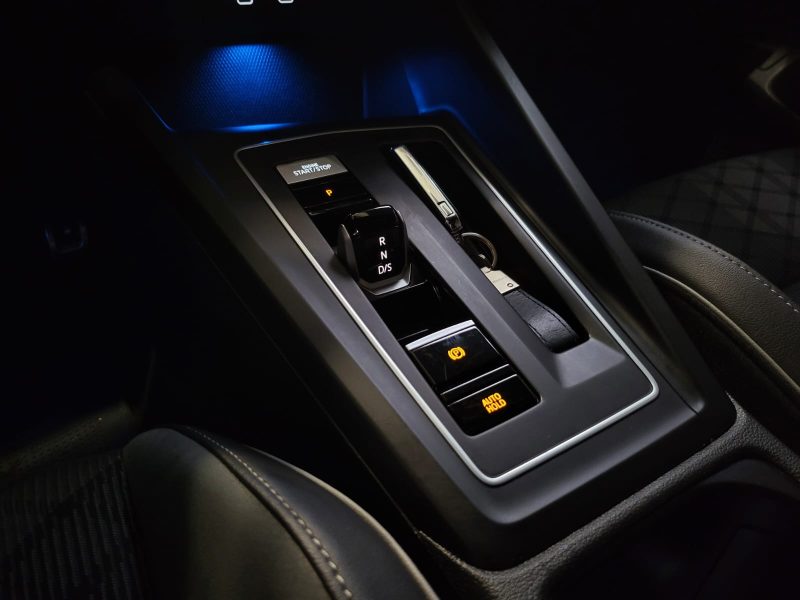 VOLKSWAGEN GOLF VIII 2.0 TDI 150cv DSG R LINE  VIRTUAL COCKPIT / PACK LUMIERE D'AMBIANCE / REGULATEU