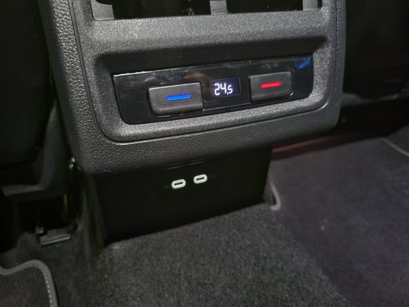 VOLKSWAGEN GOLF VIII 2.0 TDI 150cv DSG R LINE  VIRTUAL COCKPIT / PACK LUMIERE D'AMBIANCE / REGULATEU