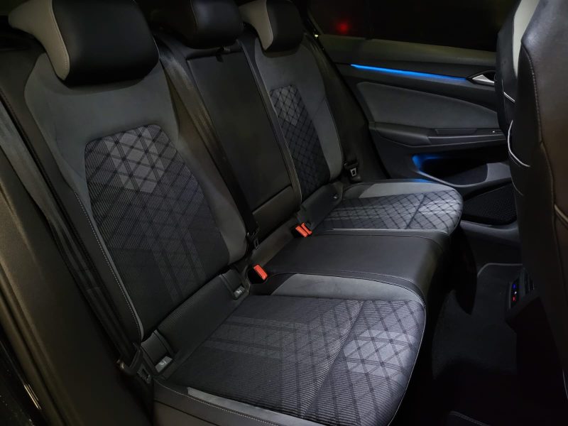 VOLKSWAGEN GOLF VIII 2.0 TDI 150cv DSG R LINE  VIRTUAL COCKPIT / PACK LUMIERE D'AMBIANCE / REGULATEU