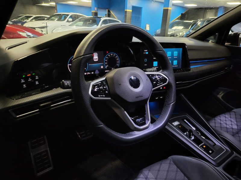 VOLKSWAGEN GOLF VIII 2.0 TDI 150cv DSG R LINE  VIRTUAL COCKPIT / PACK LUMIERE D'AMBIANCE / REGULATEU