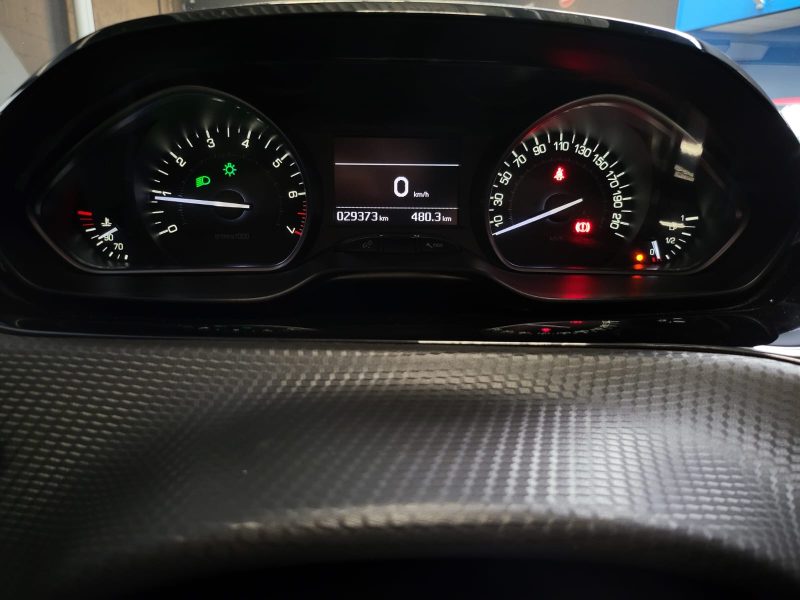 PEUGEOT 208 1.2 PURETECH 110cv BVM6 ALLURE APPLE CARPLAY / RADAR DE RECUL / SUIVI COMPLET PEUGEOT 