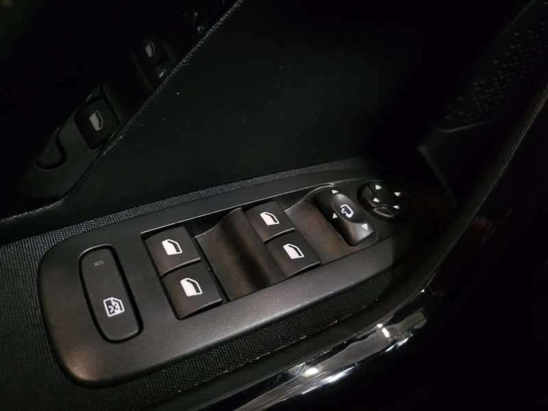 PEUGEOT 208 1.2 PURETECH 110cv BVM6 ALLURE APPLE CARPLAY / RADAR DE RECUL / SUIVI COMPLET PEUGEOT 