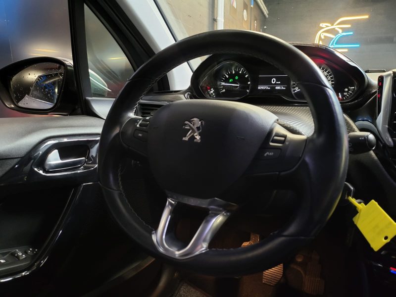 PEUGEOT 208 1.2 PURETECH 110cv BVM6 ALLURE APPLE CARPLAY / RADAR DE RECUL / SUIVI COMPLET PEUGEOT 