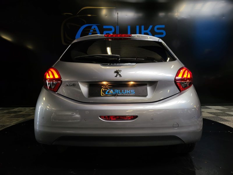 PEUGEOT 208 1.2 PURETECH 110cv BVM6 ALLURE APPLE CARPLAY / RADAR DE RECUL / SUIVI COMPLET PEUGEOT 