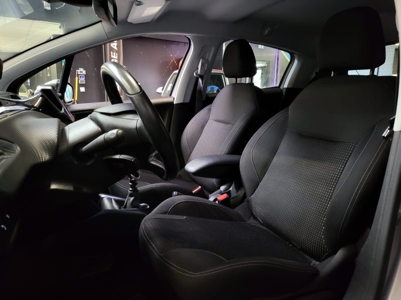 PEUGEOT 208 1.2 PURETECH 110cv BVM6 ALLURE APPLE CARPLAY / RADAR DE RECUL / SUIVI COMPLET PEUGEOT 