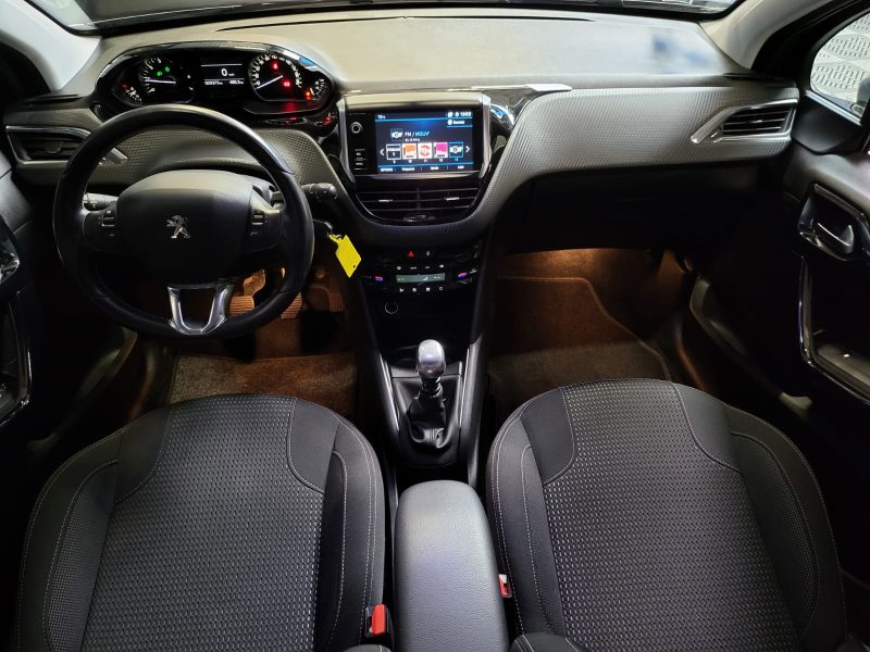 PEUGEOT 208 1.2 PURETECH 110cv BVM6 ALLURE APPLE CARPLAY / RADAR DE RECUL / SUIVI COMPLET PEUGEOT 