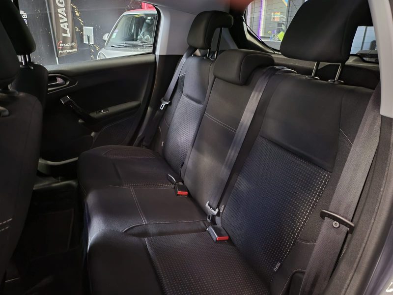 PEUGEOT 208 1.2 PURETECH 110cv BVM6 ALLURE APPLE CARPLAY / RADAR DE RECUL / SUIVI COMPLET PEUGEOT 