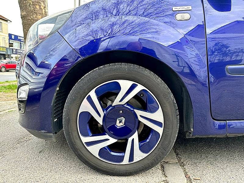 RENAULT TWINGO II 1.2 16v 75ch PURPLE