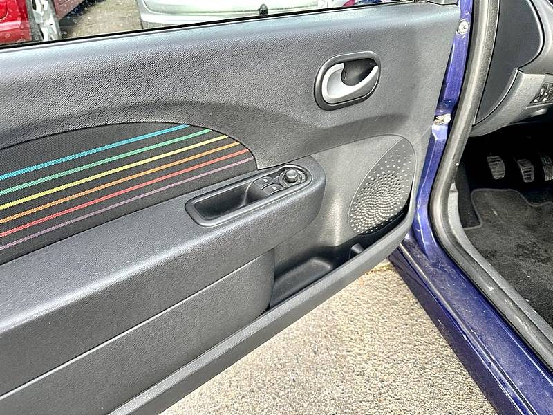 RENAULT TWINGO II 1.2 16v 75ch PURPLE