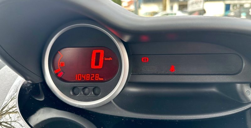 RENAULT TWINGO II 1.2 16v 75ch PURPLE