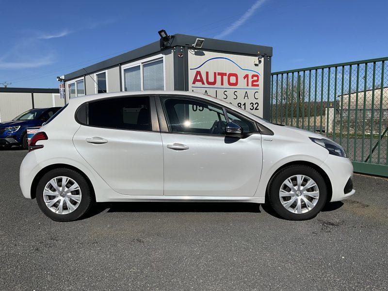 PEUGEOT 208 2015