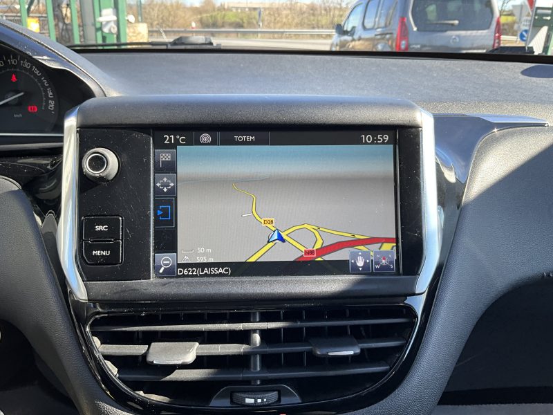 PEUGEOT 208 2015