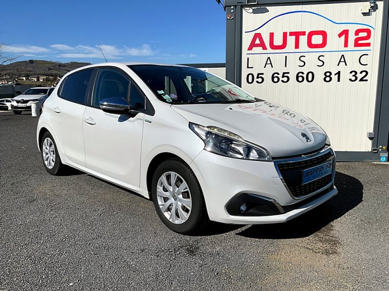 PEUGEOT 208 2015