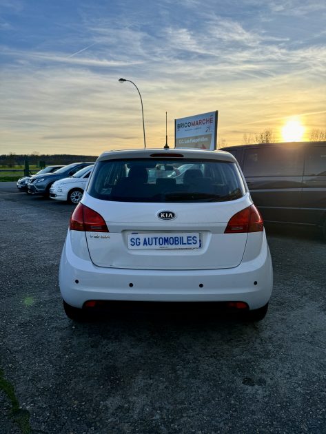 KIA VENGA 2011