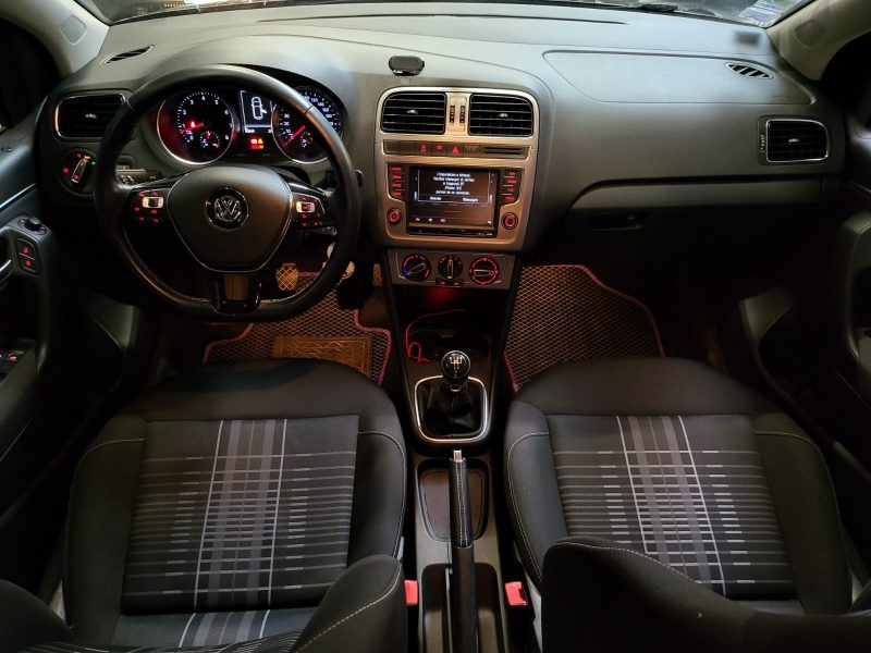VOLKSWAGEN POLO V 1.2 TSI 90CV LOUNGE / RADAR DE RECUL+ENTRETIEN COMPLET+RÉGULATEUR/LIMITEUR DE VITE