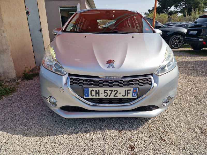 PEUGEOT 208 1,4HDI 68CH ALLURE 2012
