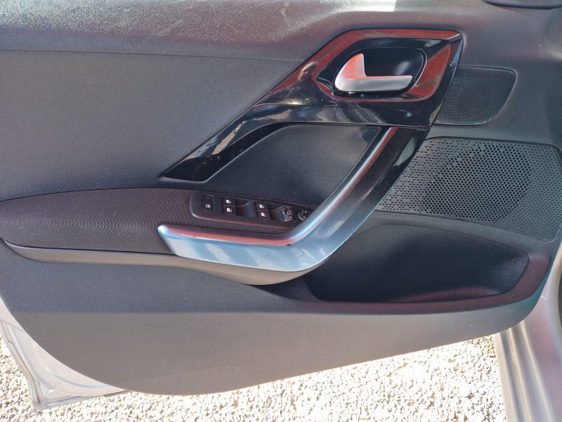 PEUGEOT 208 1,4HDI 68CH ALLURE 2012