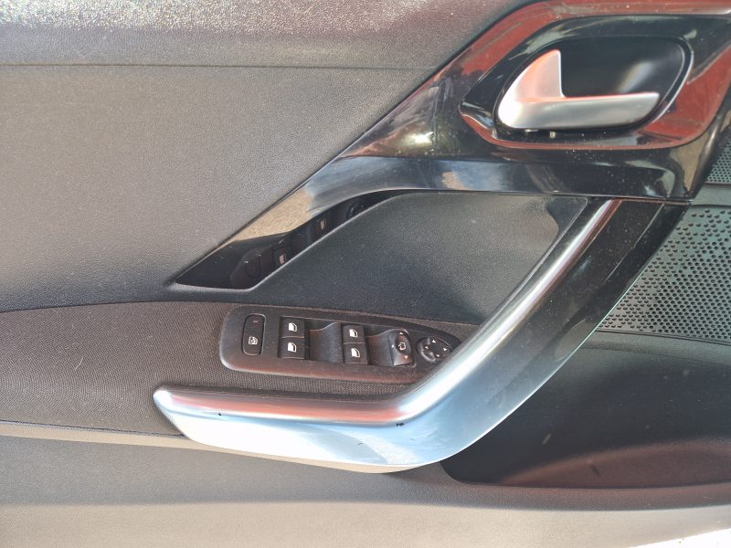 PEUGEOT 208 1,4HDI 68CH ALLURE 2012