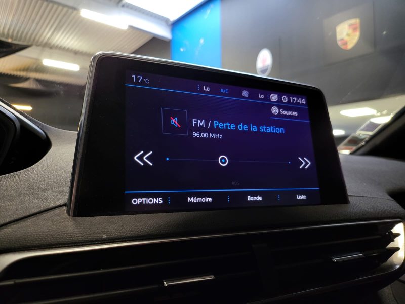 PEUGEOT 3008 2.0 BLUE HDI 150 GT LINE I-COCKPIT / APPLE CARPLAY / TOIT OUVRANT / SUIVI PEUGEOT