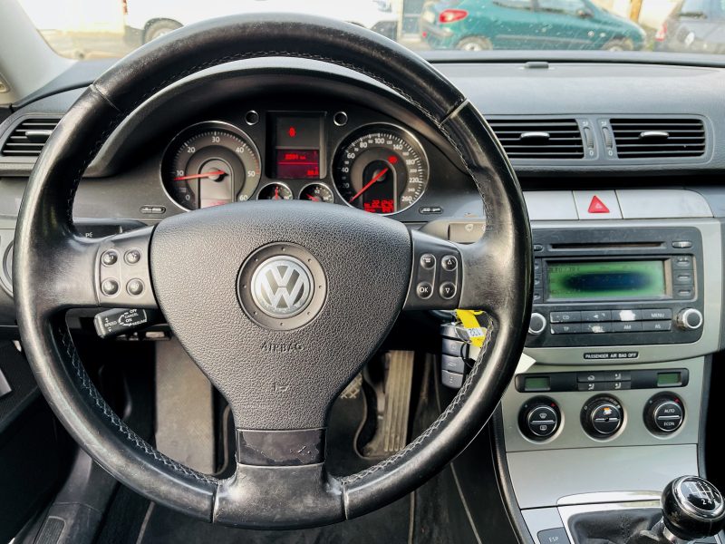 VOLKSWAGEN PASSAT  2005