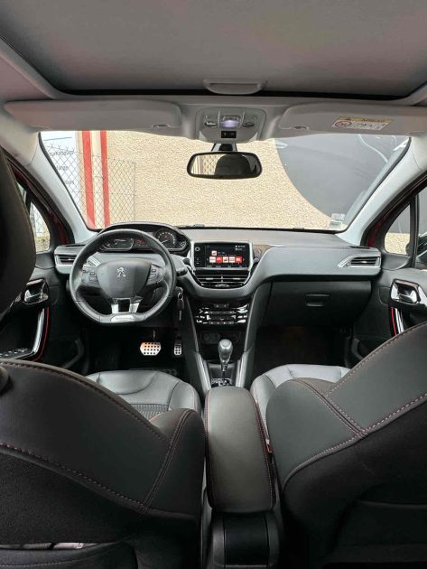 PEUGEOT 208 1.2 puretech 110ch GT LINE 