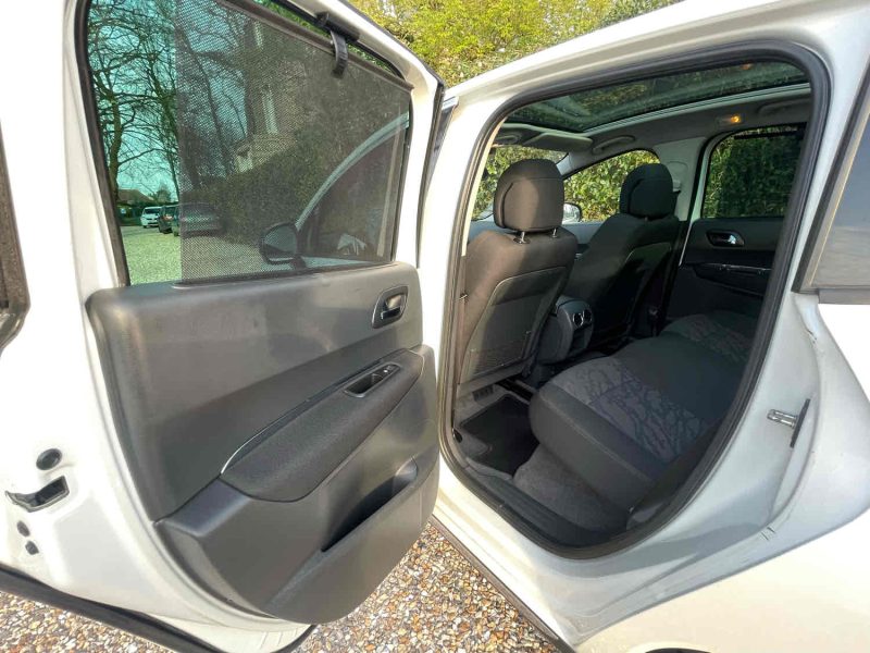 PEUGEOT 3008 Monospace 2011 1.6 HDi 112cv