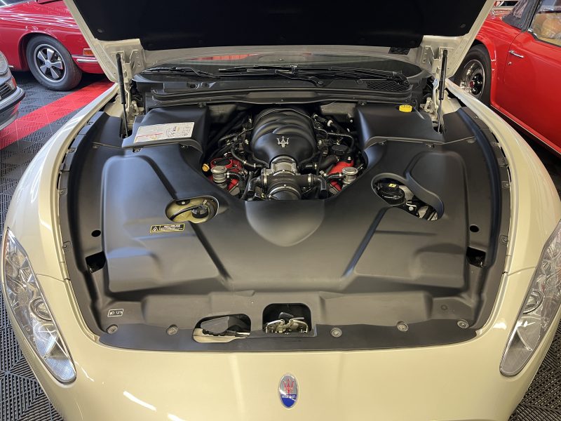 MASERATI GRANCABRIO 2010