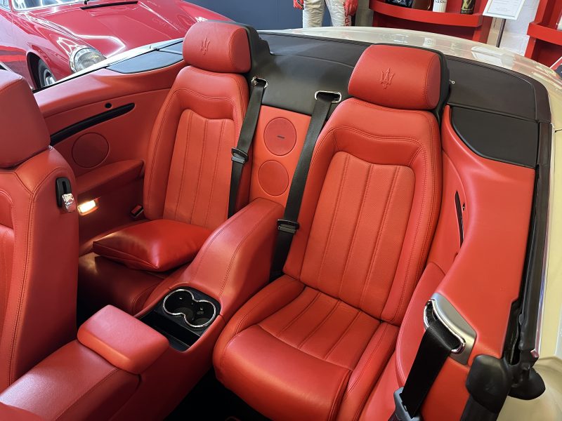 MASERATI GRANCABRIO 2010