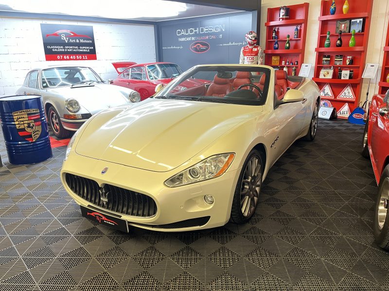 MASERATI GRANCABRIO 2010