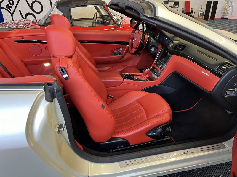 MASERATI GRANCABRIO 2010