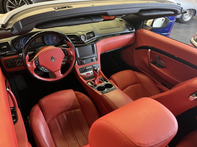 MASERATI GRANCABRIO 2010