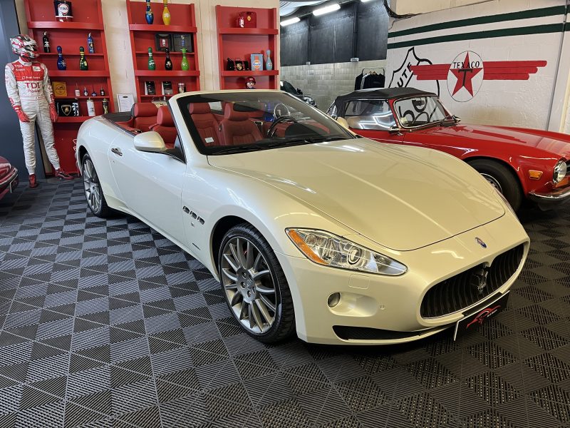 MASERATI GRANCABRIO 2010