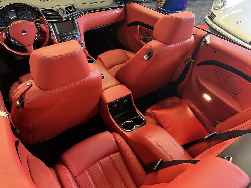 MASERATI GRANCABRIO 2010