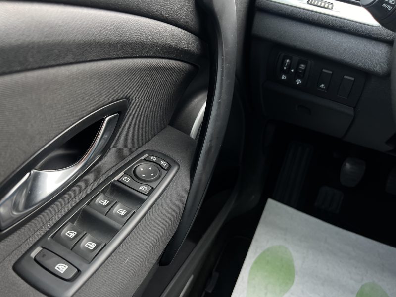 RENAULT MEGANE 3 III ESTATE 1.4 TCE 130 1ERE MAIN 57 800 Kms GPS BLUETOOTH CRIT AIR 1 Garantie 1 an