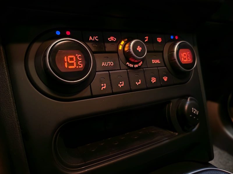 NISSAN QASHQAI 1.6 DCI 16V 2WD 130cv BVM6 CONNECT / 1ER MAIN / SUIVI COMPLET / TOIT PANO / CAMERA