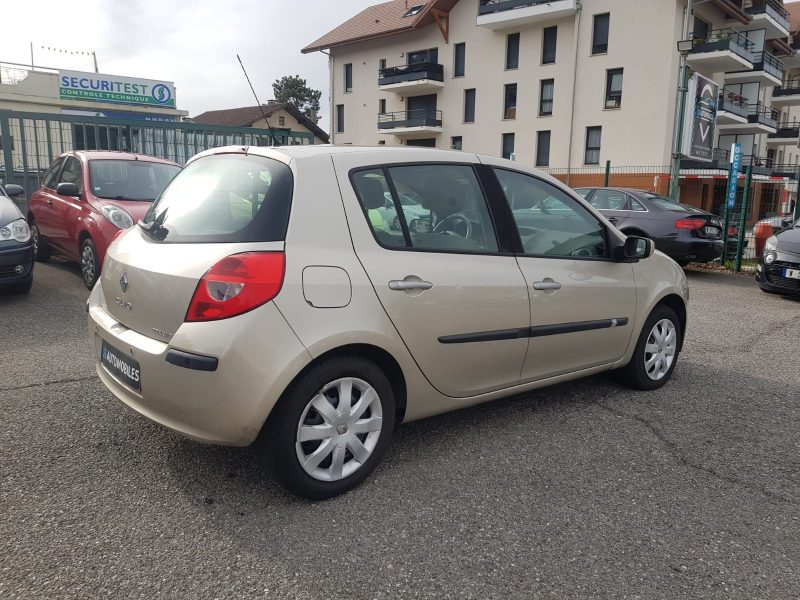 RENAULT  CLIO III 1.6i 88CV DYNAMIQUE 