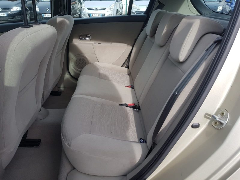 RENAULT  CLIO III 1.6i 88CV DYNAMIQUE 