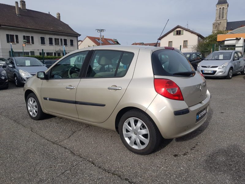 RENAULT  CLIO III 1.6i 88CV DYNAMIQUE 