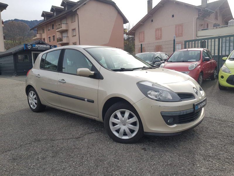 RENAULT  CLIO III 1.6i 88CV DYNAMIQUE 