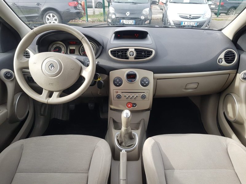 RENAULT  CLIO III 1.6i 88CV DYNAMIQUE 