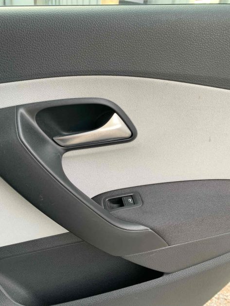 VOLKSWAGEN POLO 2010