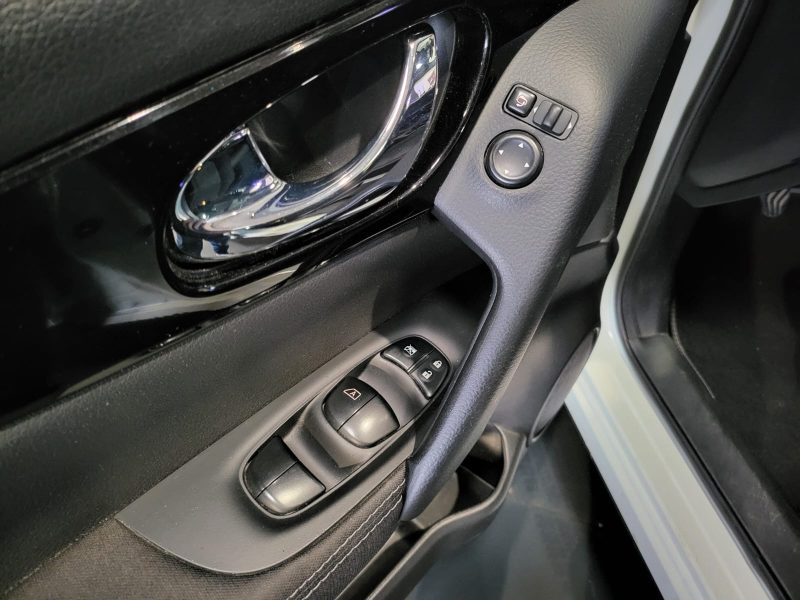 NISSAN QASHQAI II 1.6 dCi 130cv Connect Edition BVM6 / TOIT PANORAMIQUE/CAMERA DE RECUL/RADAR-AV-AR