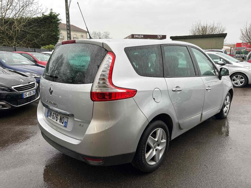 RENAULT GRAND SCÉNIC III 2015