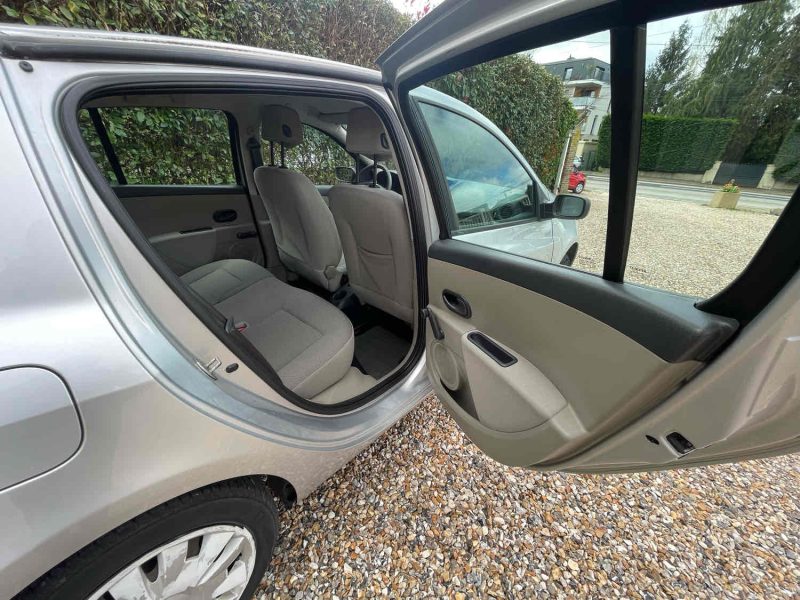 RENAULT CLIO III 2005 1.2 16V 75cv