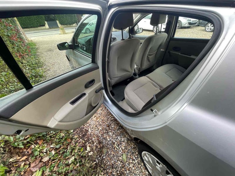 RENAULT CLIO III 2005 1.2 16V 75cv