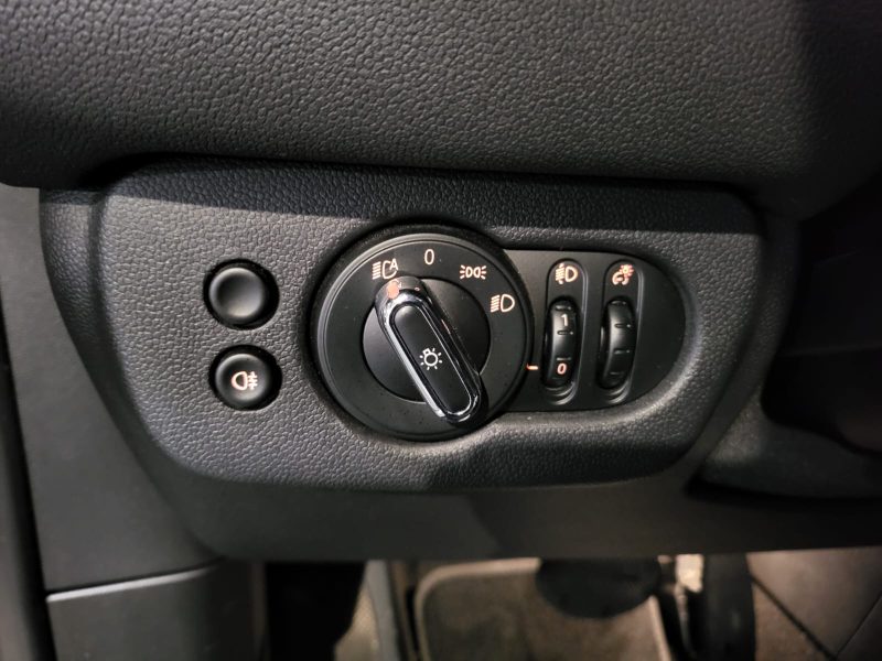 MINI CLUBMAN 1.5i 102cv Kensington BVA / TOIT OUVRANT/SIEGES CHAUFFANT/CAMERA DE RECUL
